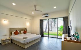 Blu Missel By The River